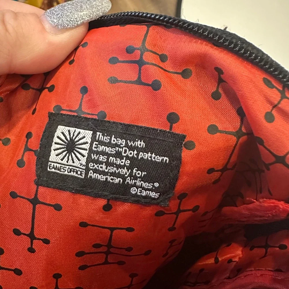 Eames Office American Airlines Dot Pattern Toiletry Travel Bag Black OS Unisex